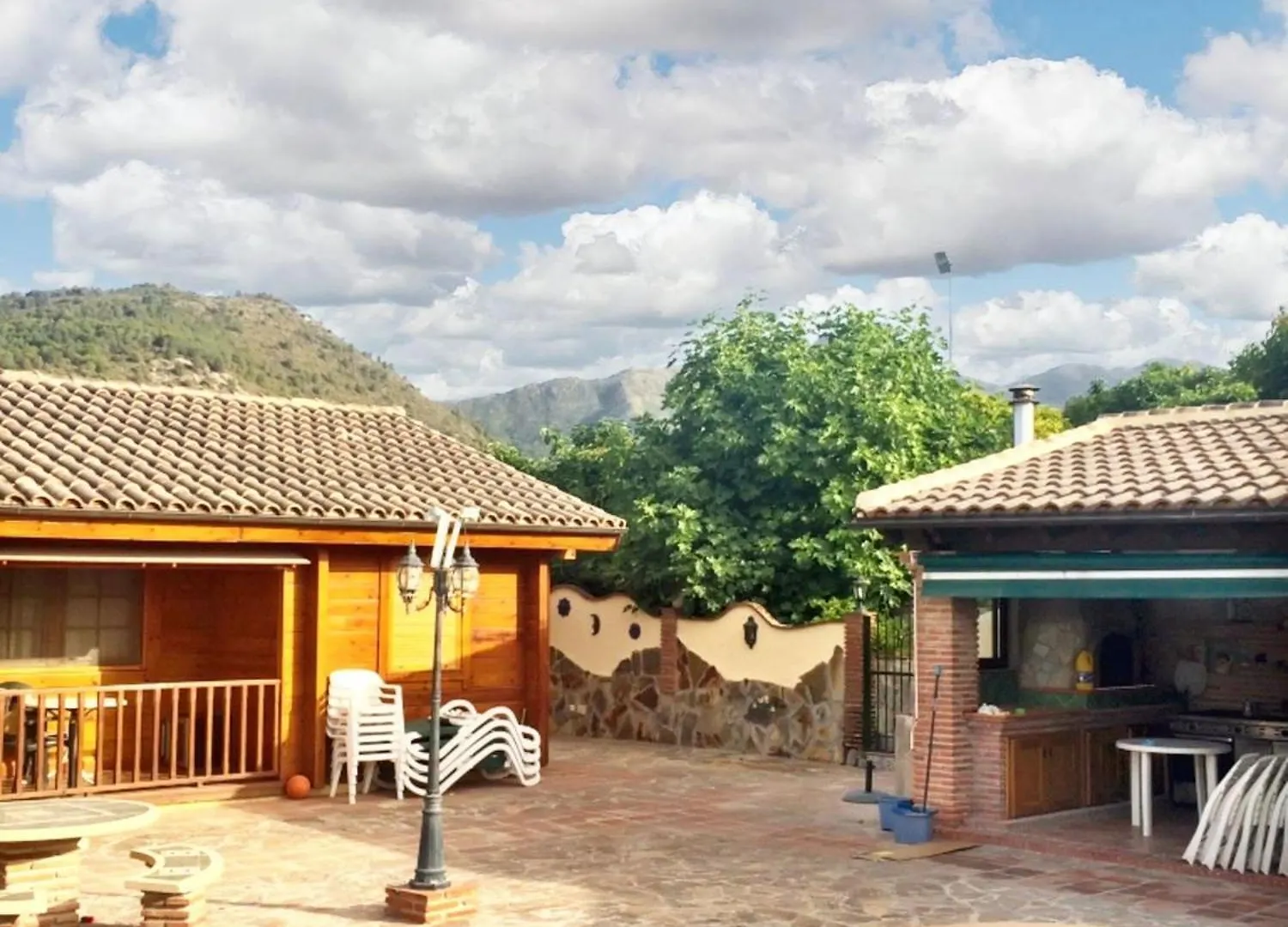 Spacious Villa With Pool In Coin: 300 M² Mountain View