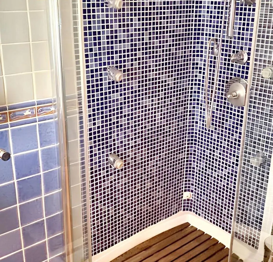 Spacious Villa With Pool In Coin: 300 M² Mountain View